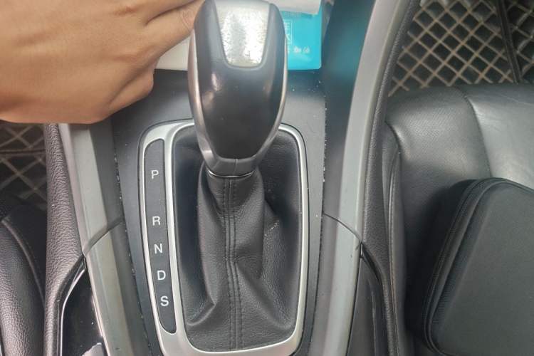 Used Ford Mondeo 2013 2.0L GTDi240 Luxury Sport Model Gear Lever