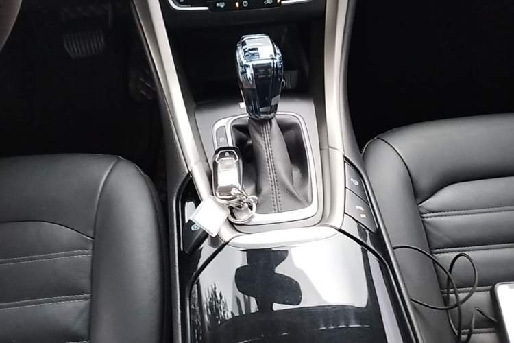 Used Ford Mondeo 2013 2.0L GTDi 200 Luxury Model Gear Lever