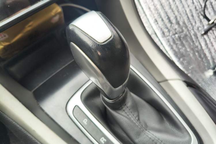 Used Ford Mondeo 2013 2.0L GTDi 200 Fashion Edition Gear Lever