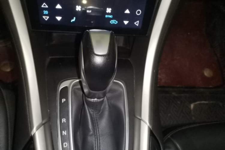 Used Ford Mondeo 2013 2.0L GTDi 200 Fashion Edition Gear Lever