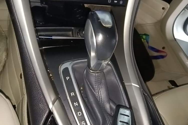 Used Ford Mondeo 2013 2.0L GTDi 200 Fashion Edition Gear Lever