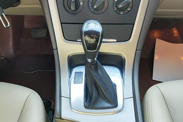 Used Ford Mondeo 2013 2.3L Fashion Edition Gear Lever
