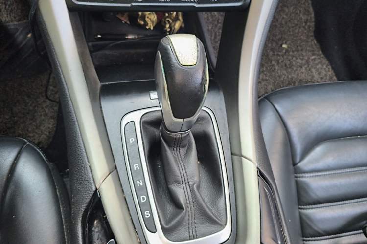 Used Ford Mondeo 2013 2.0L GTDi 200 Luxury Model Gear Lever