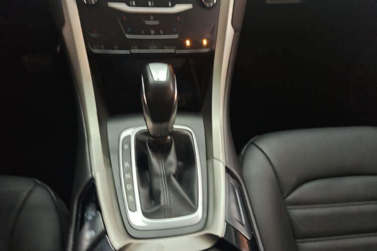 Used Ford Mondeo 2013 2.0L GTDi 200 Luxury Model Gear Lever