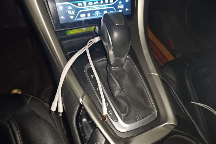Used Ford Mondeo 2013 2.0L GTDi 200 Fashion Edition Gear Lever
