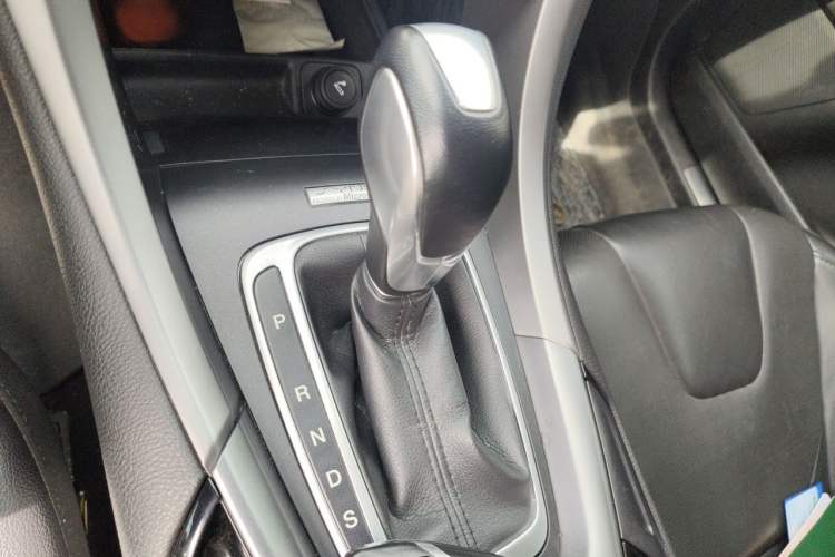 Used Ford Mondeo 2013 2.0L GTDi240 Luxury Sport Model Gear Lever