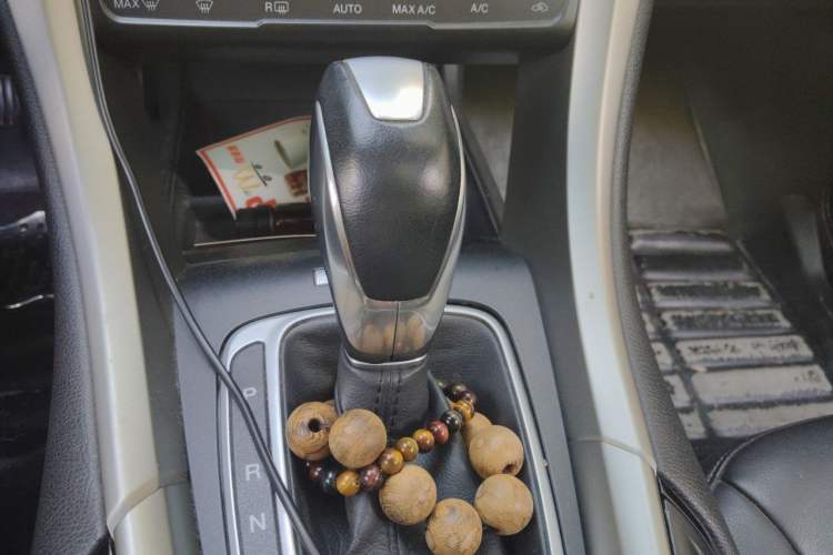 Used Ford Mondeo 2013 2.0L GTDi 200 Luxury Model Gear Lever