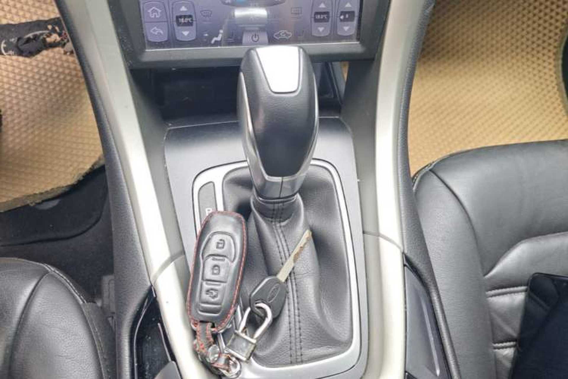 Used Ford Mondeo 2013 2.0L GTDi 200 Fashion Edition Gear Lever