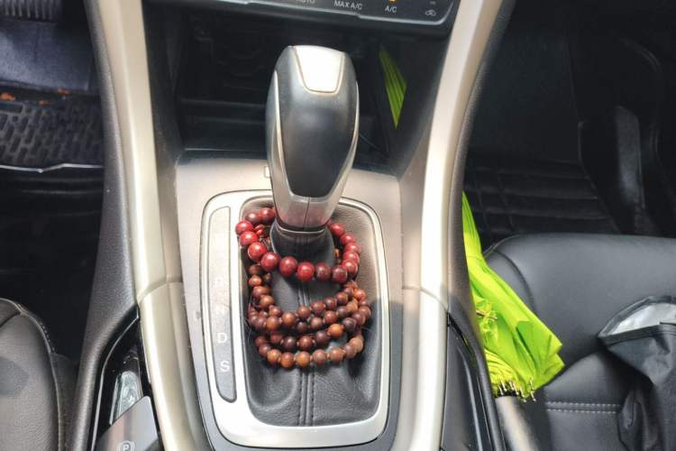 Used Ford Mondeo 2013 2.0L GTDi 200 Luxury Model Gear Lever