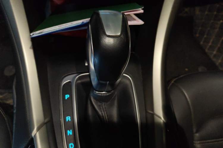 Used Ford Mondeo 2013 2.0L GTDi 200 Luxury Model Gear Lever