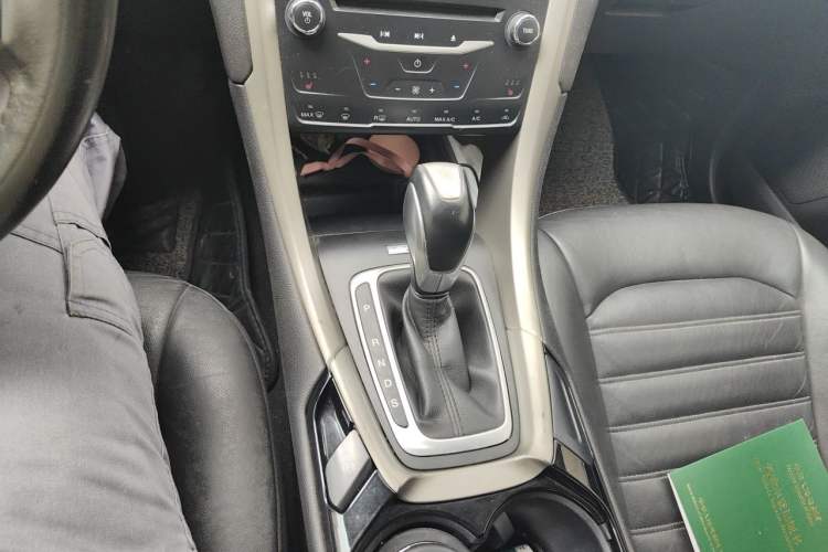 Used Ford Mondeo 2013 2.0L GTDi 200 Luxury Model Gear Lever