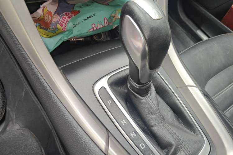 Used Ford Mondeo 2013 2.0L GTDi 200 Fashion Edition Gear Lever