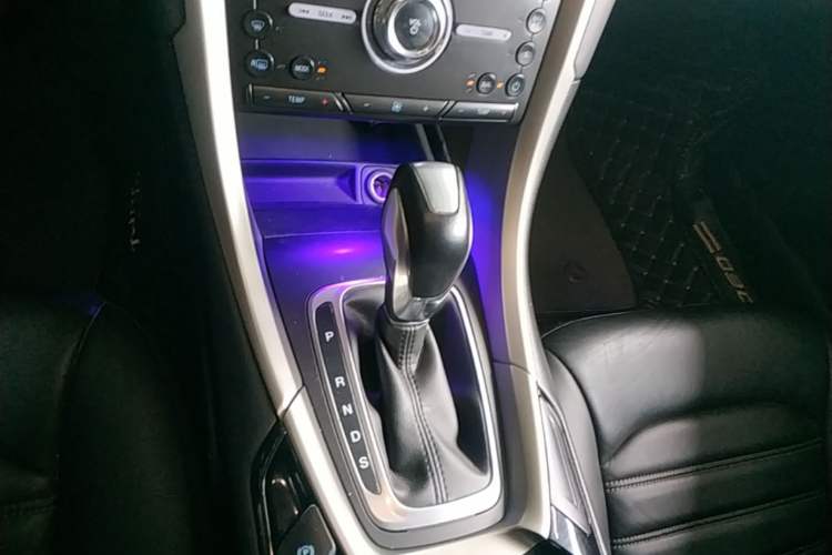 Used Ford Mondeo 2013 2.0L GTDi 200 Fashion Edition Gear Lever