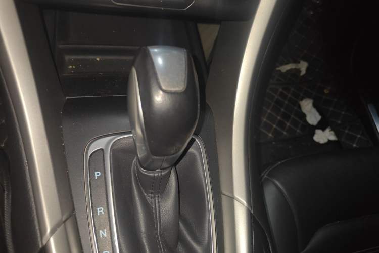 Used Ford Mondeo 2013 2.0L GTDi 200 Fashion Edition Gear Lever