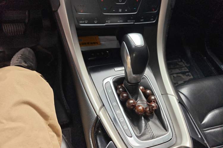 Used Ford Mondeo 2013 2.0L GTDi 200 Luxury Model Gear Lever