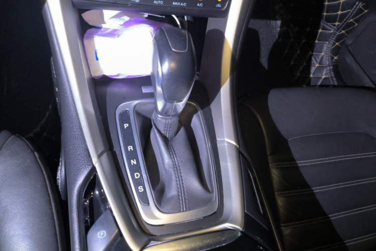 Used Ford Mondeo 2013 2.0L GTDi 200 Luxury Model Gear Lever
