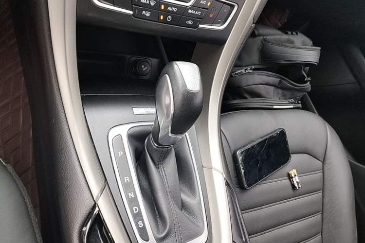 Used Ford Mondeo 2013 2.0L GTDi 200 Luxury Model Gear Lever