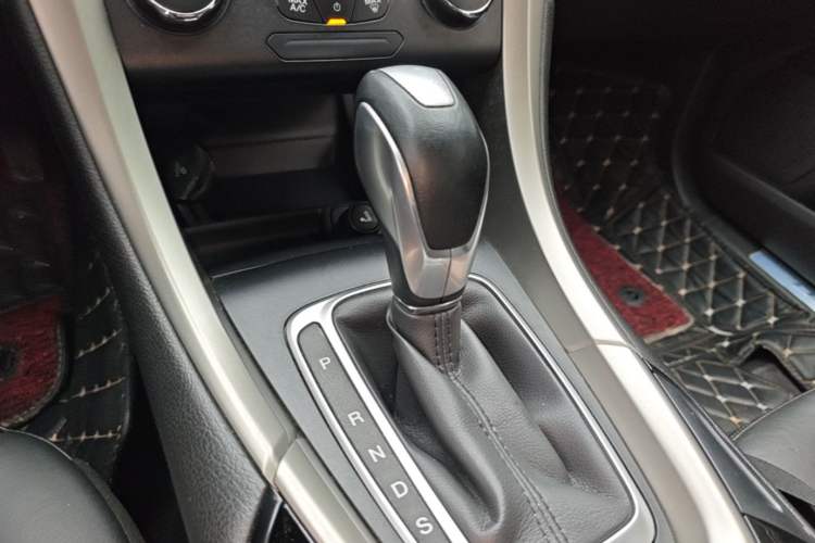 Used Ford Mondeo 2013 2.0L GTDi 200 Fashion Edition Gear Lever