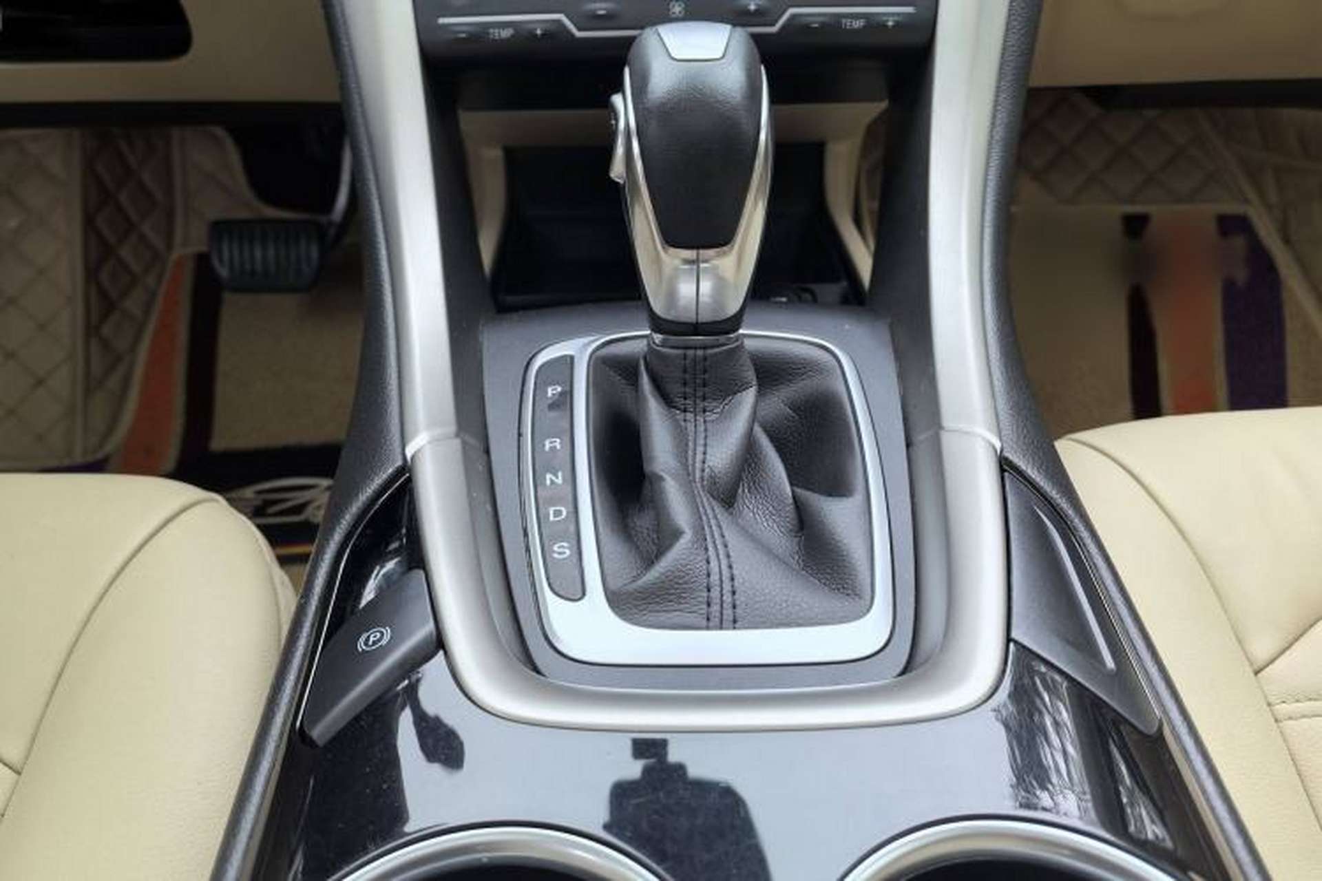 Used Ford Mondeo 2013 1.5L GTDi180 Fashion Edition Gear Lever