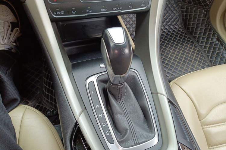 Used Ford Mondeo 2013 2.0L GTDi 200 Luxury Model Gear Lever