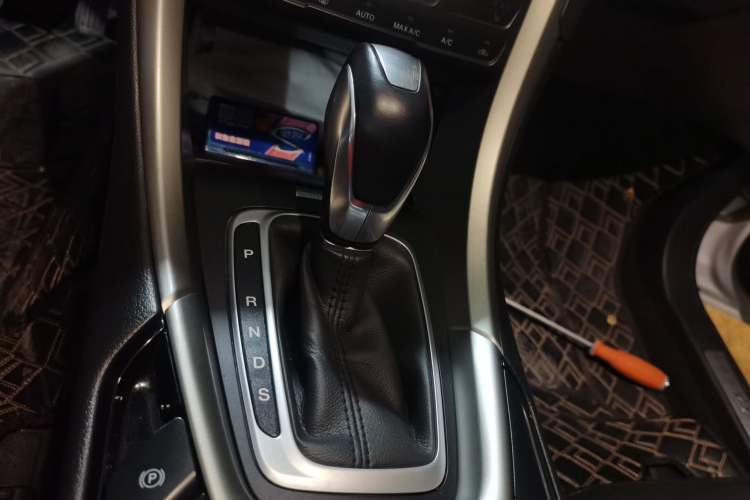 Used Ford Mondeo 2013 2.0L GTDi 200 Luxury Model Gear Lever
