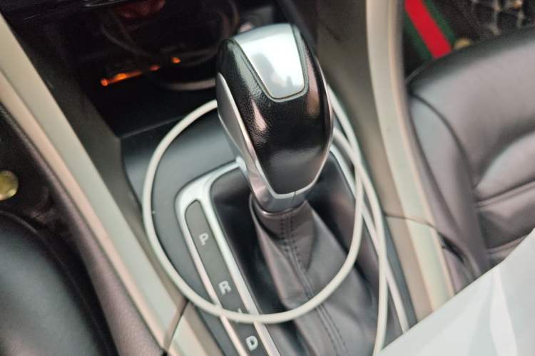 Used Ford Mondeo 2013 2.0L GTDi 200 Fashion Edition Gear Lever
