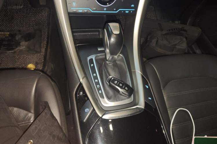 Used Ford Mondeo 2013 2.0L GTDi240 Flagship Edition Gear Lever
