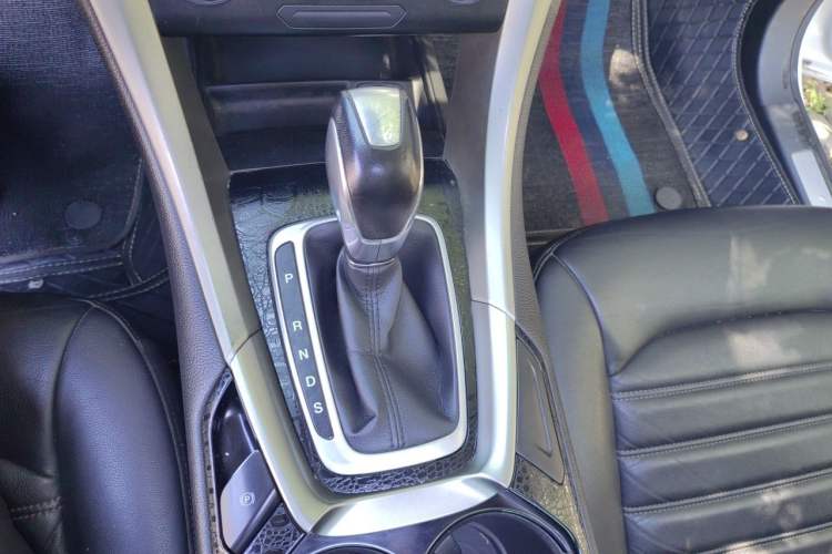 Used Ford Mondeo 2013 2.0L GTDi 200 Fashion Edition Gear Lever