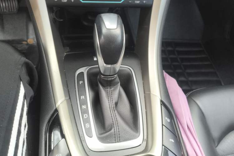 Used Ford Mondeo 2013 2.0L GTDi240 Flagship Edition Gear Lever