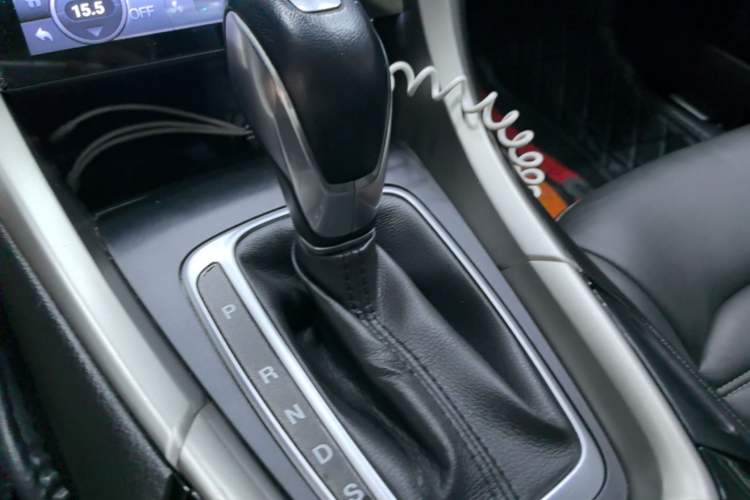 Used Ford Mondeo 2013 2.0L GTDi 200 Fashion Edition Gear Lever
