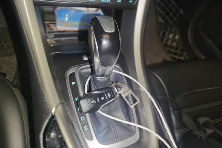 Used Ford Mondeo 2013 2.0L GTDi 200 Luxury Model Gear Lever