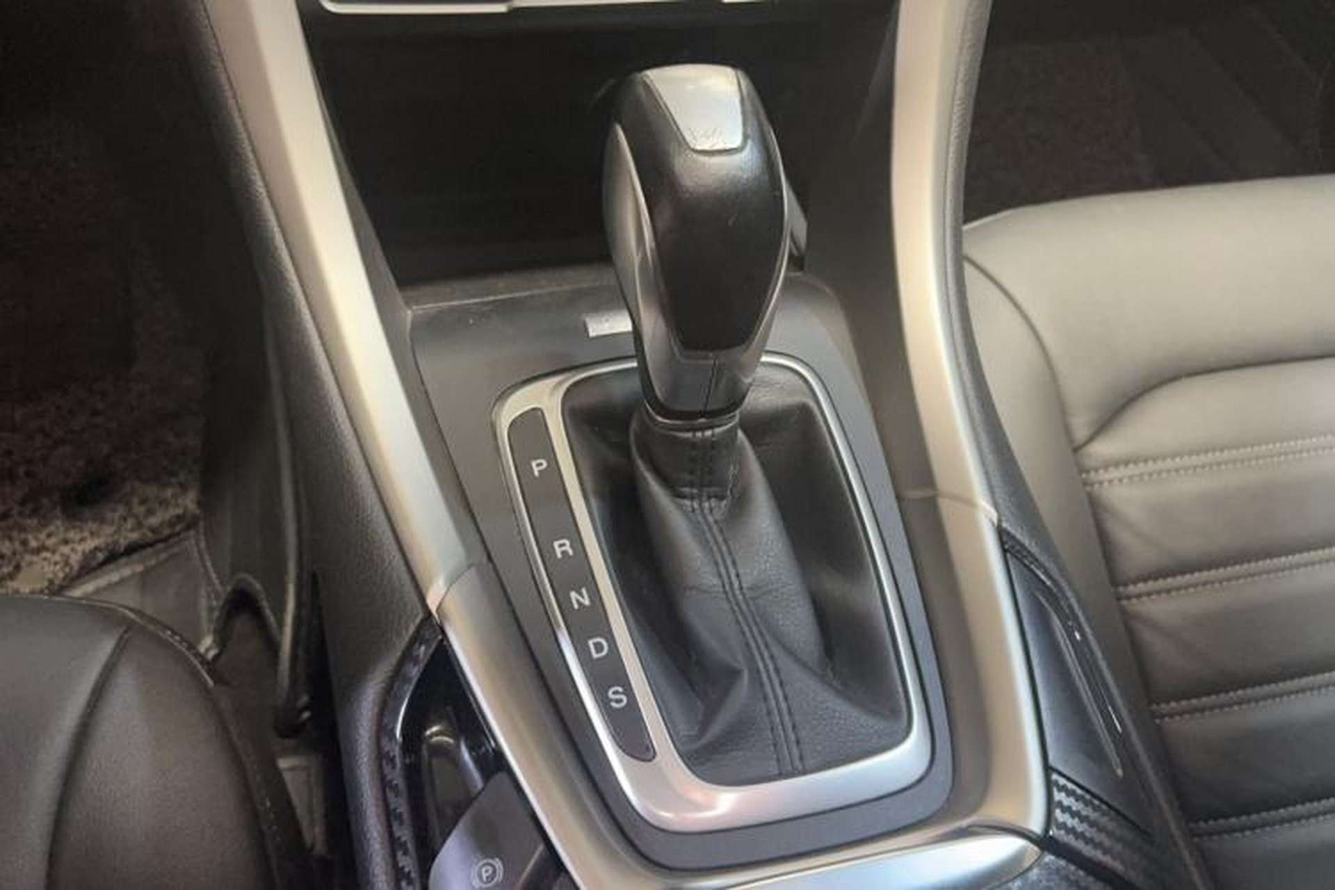 Used Ford Mondeo 2013 2.0L GTDi 200 Luxury Model Gear Lever