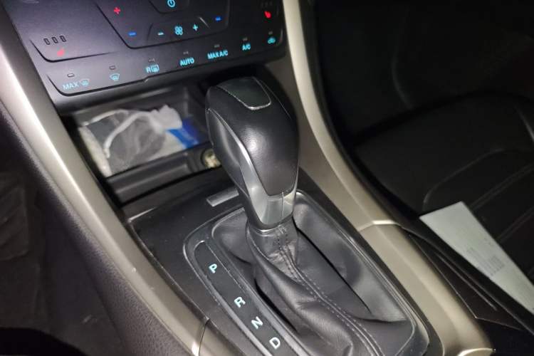 Used Ford Mondeo 2013 2.0L GTDi 200 Luxury Model Gear Lever