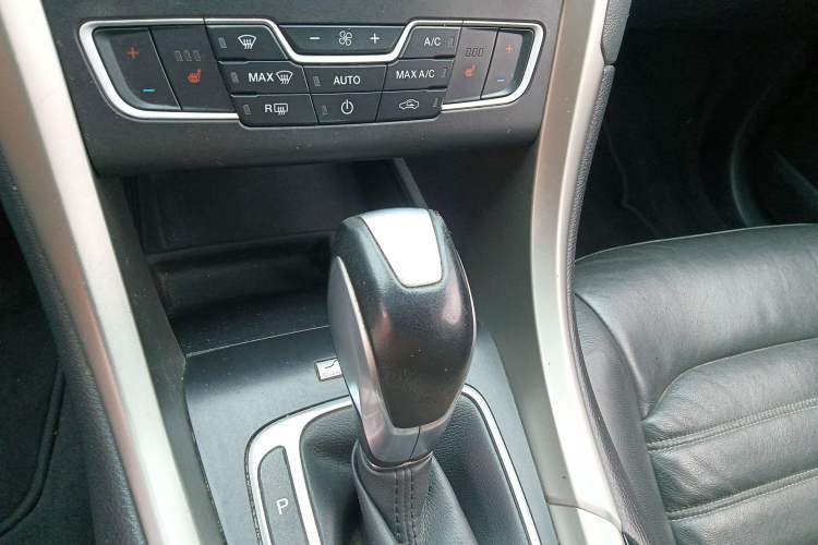 Used Ford Mondeo 2013 2.0L GTDi 200 Luxury Model Gear Lever