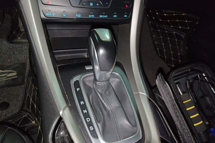 Used Ford Mondeo 2013 2.0L GTDi 200 Luxury Model Gear Lever