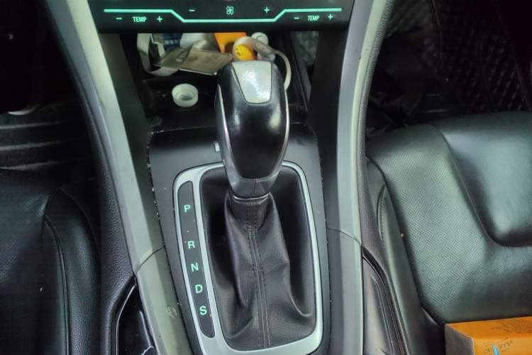 Used Ford Mondeo 2013 2.0L GTDi240 Luxury Sport Model Gear Lever