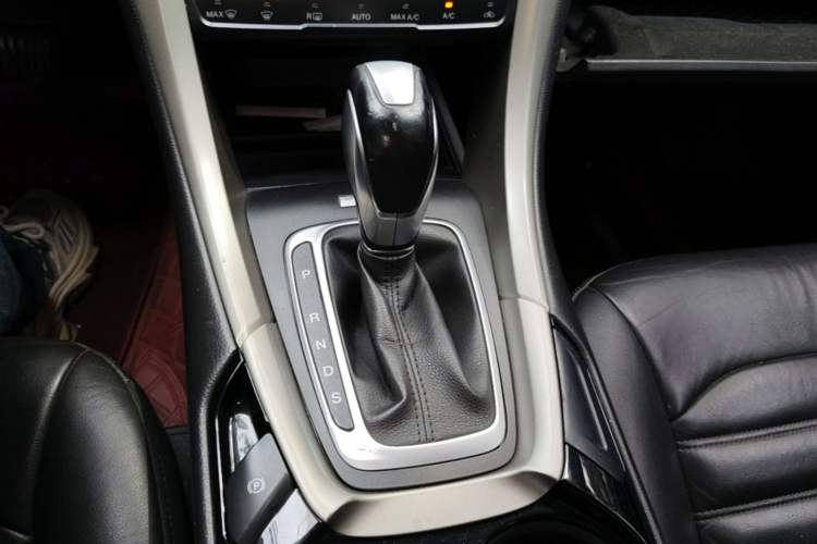 Used Ford Mondeo 2013 2.0L GTDi 200 Luxury Model Gear Lever