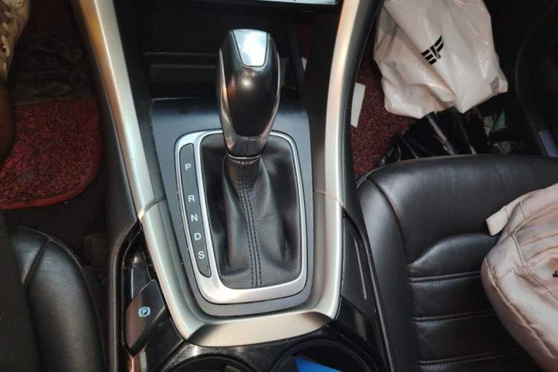 Used Ford Mondeo 2013 2.0L GTDi 200 Fashion Edition Gear Lever