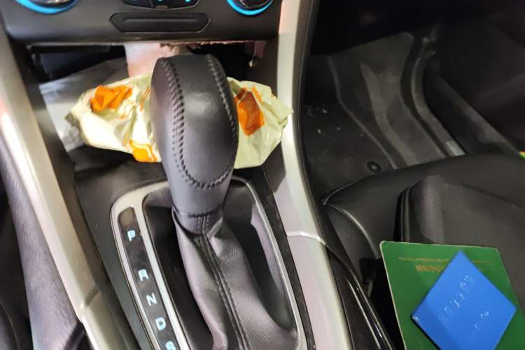 Used Ford Mondeo 2013 2.0L GTDi 200 Fashion Edition Gear Lever