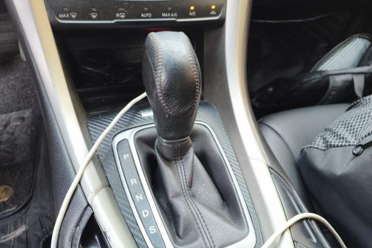 Used Ford Mondeo 2013 2.0L GTDi 200 Luxury Model Gear Lever