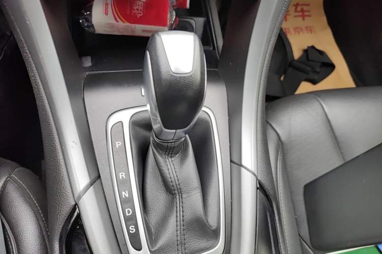 Used Ford Mondeo 2013 2.0L GTDi240 Luxury Sport Model Gear Lever