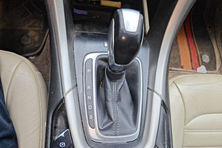 Used Ford Mondeo 2013 2.0L GTDi 200 Luxury Model Gear Lever