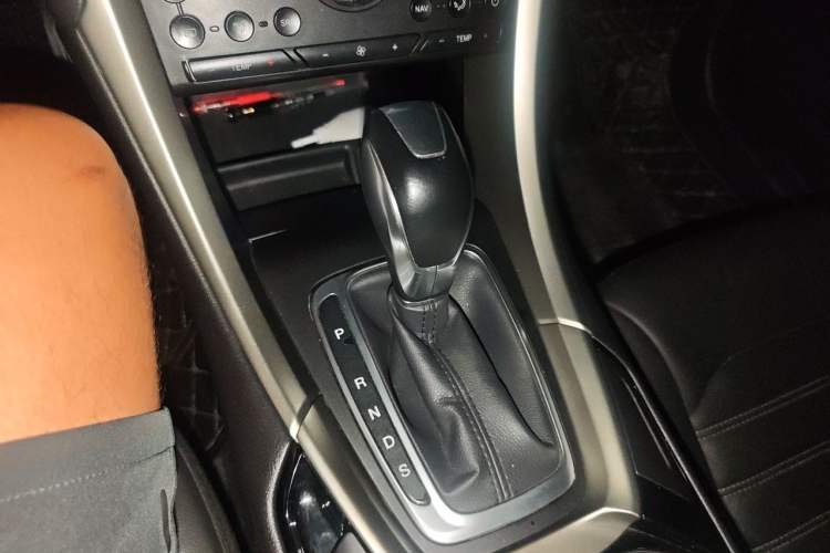 Used Ford Mondeo 2013 2.0L GTDi 200 Fashion Edition Gear Lever