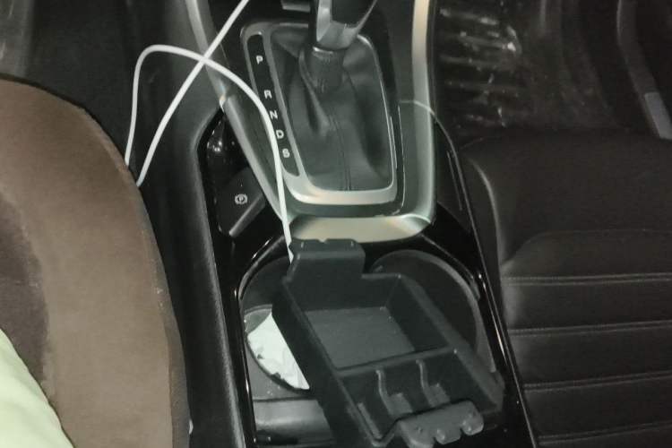 Used Ford Mondeo 2013 2.0L GTDi 200 Luxury Model Gear Lever