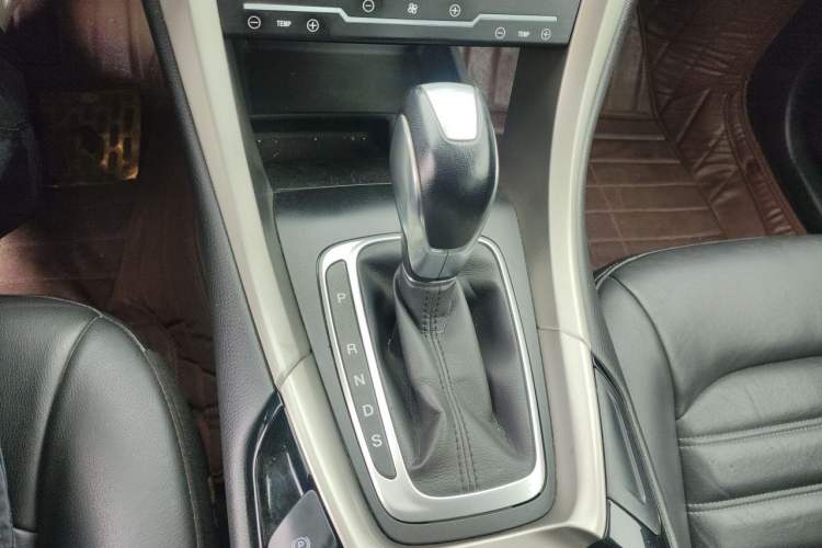 Used Ford Mondeo 2013 2.0L GTDi 200 Fashion Edition Gear Lever