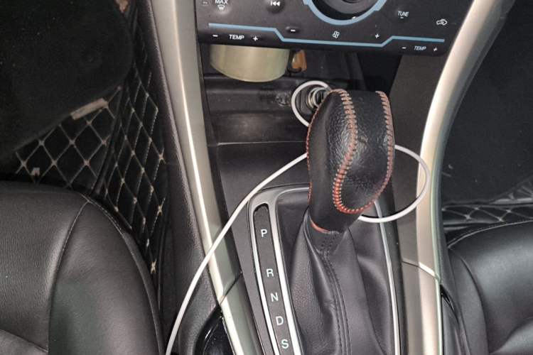 Used Ford Mondeo 2013 2.0L GTDi 200 Fashion Edition Gear Lever