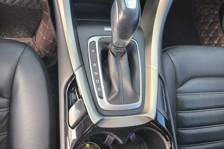 Used Ford Mondeo 2013 2.0L GTDi 200 Luxury Model Gear Lever