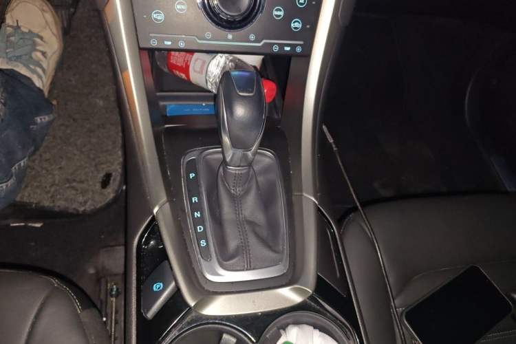 Used Ford Mondeo 2013 2.0L GTDi 200 Fashion Edition Gear Lever