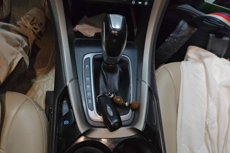 Used Ford Mondeo 2013 2.0L GTDi 200 Fashion Edition Gear Lever
