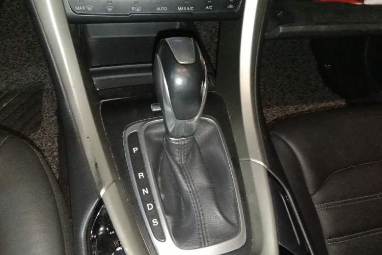Used Ford Mondeo 2013 2.0L GTDi 200 Luxury Model Gear Lever